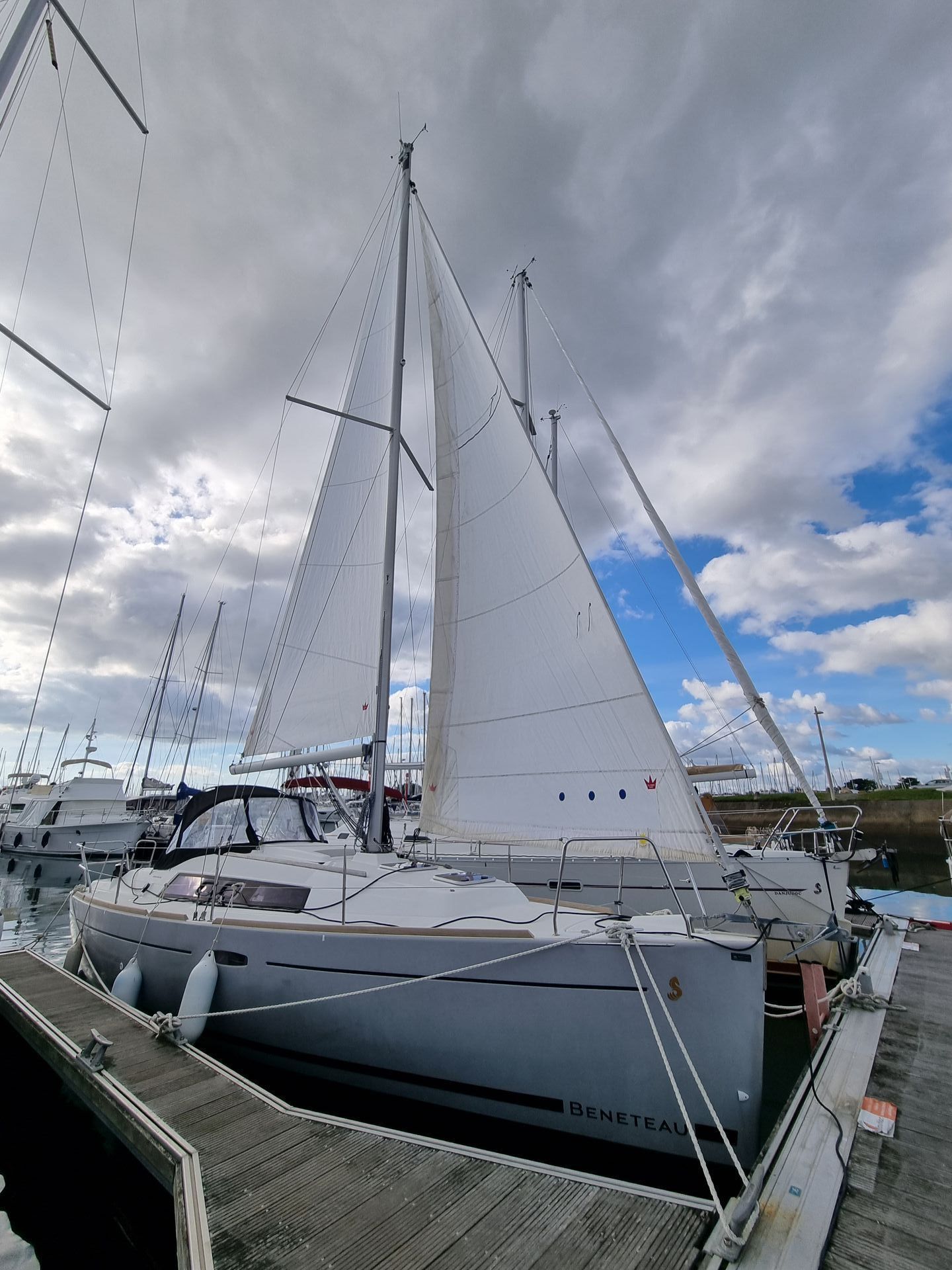 slider 1 Beneteau Oceanis 31